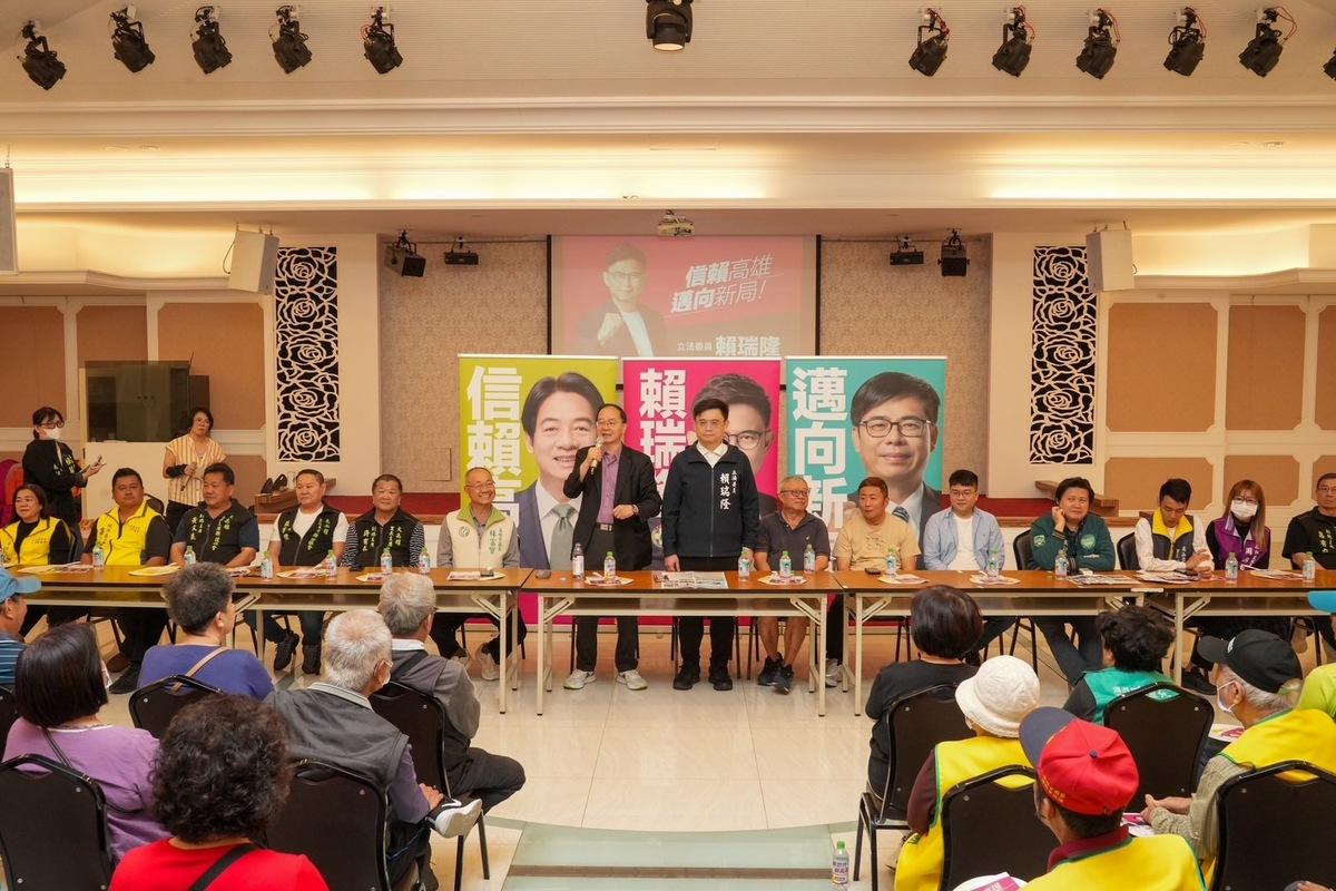 大高雄地區里長聯誼會及大旗美里長主席到場表態力挺賴瑞隆。 圖：賴瑞隆團隊/提供