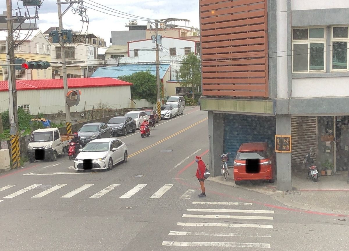 公路局今日表示，即日起開放車輛法人於線上申辦車輛停駛業務。  圖：民眾／提供