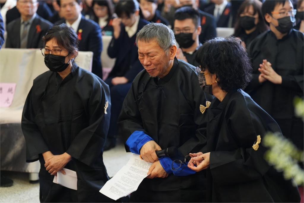 柯文哲念追思文時多次哭紅眼眶。 圖：民眾黨提供