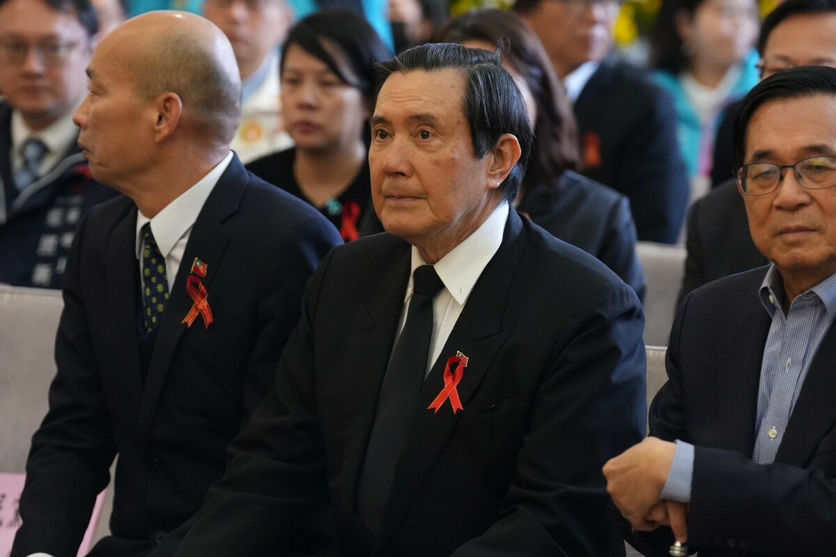 前總統馬英九、陳水扁、以及立法院長韓國瑜到場向柯父致哀。 圖：民眾黨提供