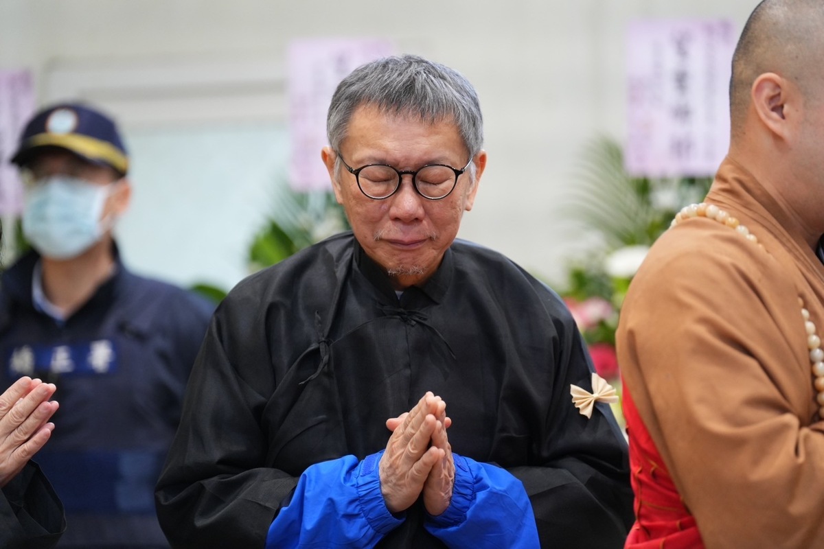 柯文哲致哀悼詞時表示，228是父親一輩子沒辦法走出的陰影。吳靜怡直言，柯文哲很清楚柯爸最痛的就是白色恐怖，結果一堆國民黨政治人物到場致意，「真的就是一種諷刺」。 圖：民眾黨提供