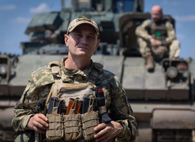俄軍調集精銳部隊，在庫爾斯克對烏軍進行大反攻。 圖 : 翻攝自熊熊講堂