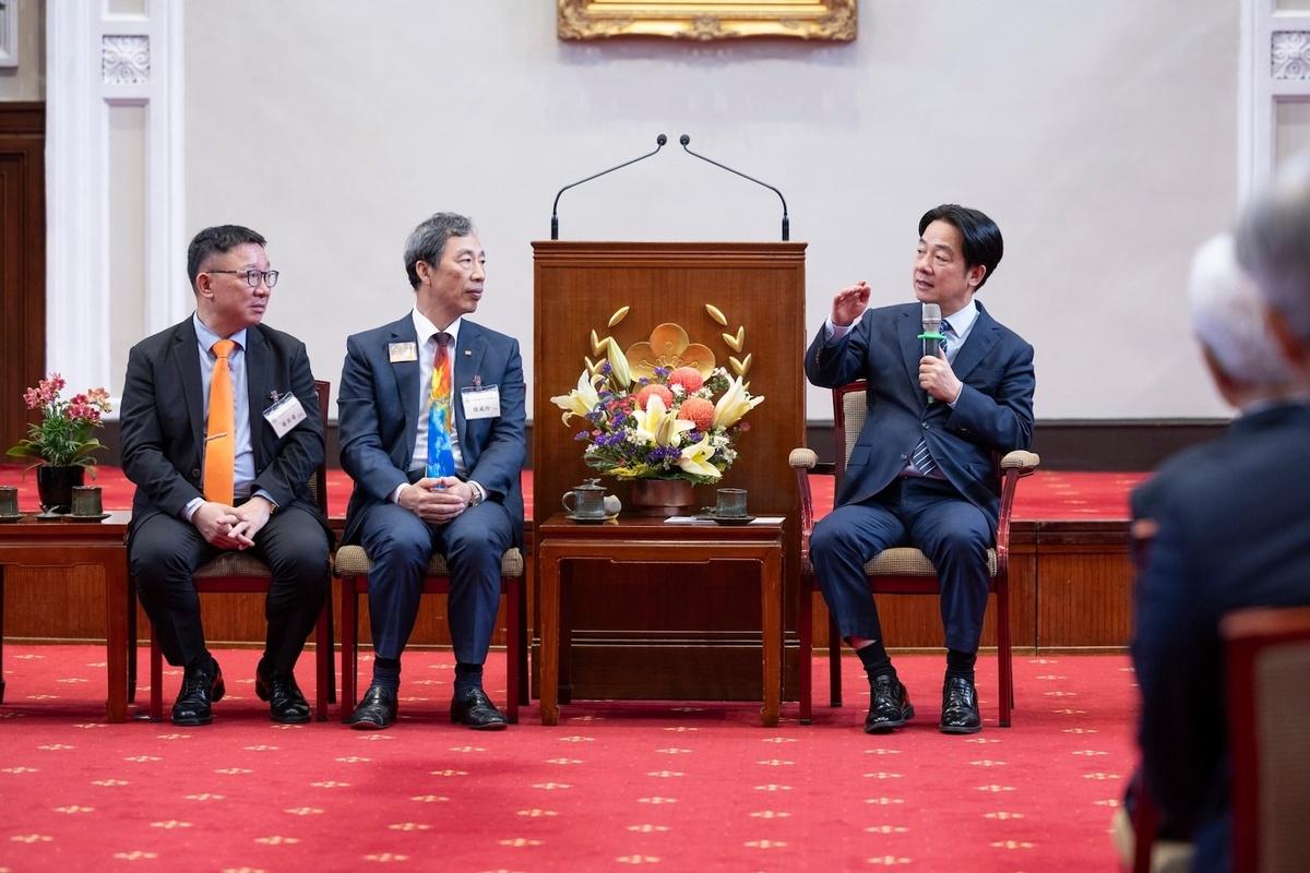 總統賴清德接見中華民國會計師公會全國聯合會名譽理事長黃奕睿及理事長張威珍等人。 圖：總統府提供