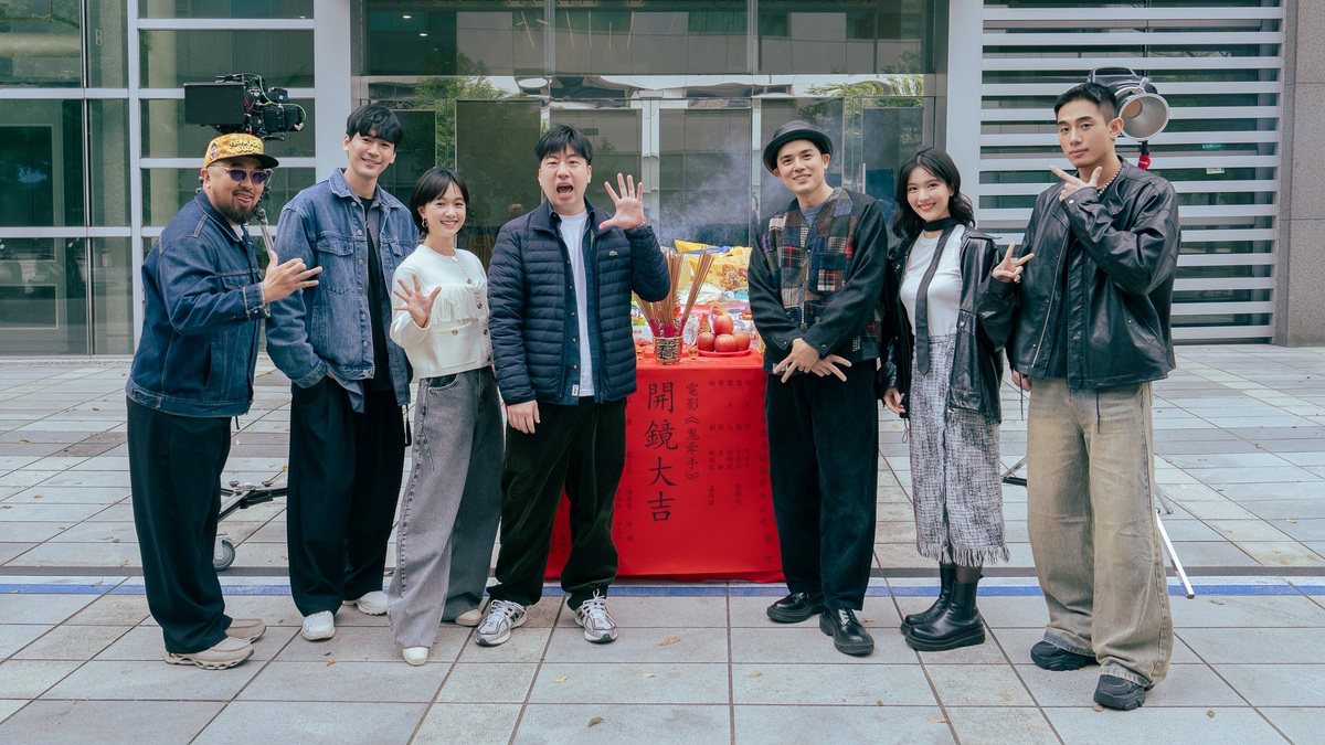 《鬼牽手》導演王晧期待打造全新類型恐怖片，左起美麗本人、涂善存、嚴正嵐、導演王晧、歐陽倫、睦媄、初孟軒。 圖：網銀國際影視／提供