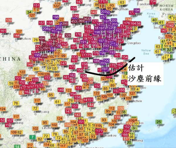 低壓後方的高壓順時針氣流把部分沙塵(連同霾)往南帶，但是這個高壓太弱，風速不足，加上南方水氣多，預期這次沙塵暴對台灣影響極低。 圖：翻攝自鄭明典臉書