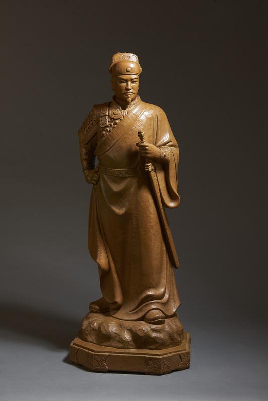 陳啓村雕刻的鄭成功像精確傳達了鄭成功的精神與氣度，於北京臺灣會館、日本平戶市松浦史料博物館、府城鄭成功祖廟及臺南市美術館都有收藏。 圖：陳啟村提供