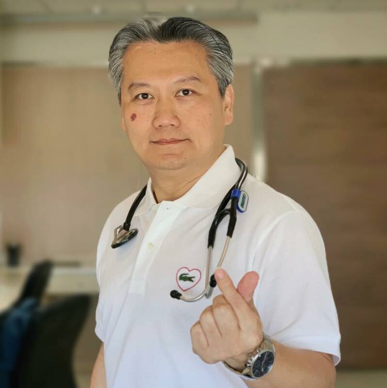 陳志金轉發批羅廷瑋文章遭讀者批評，他罕見直球回應，別假藉不談政治，實為不願見不同立場言論，並直言這種情緒勒索無效。 圖：取自ICU醫師陳金志 臉書專頁