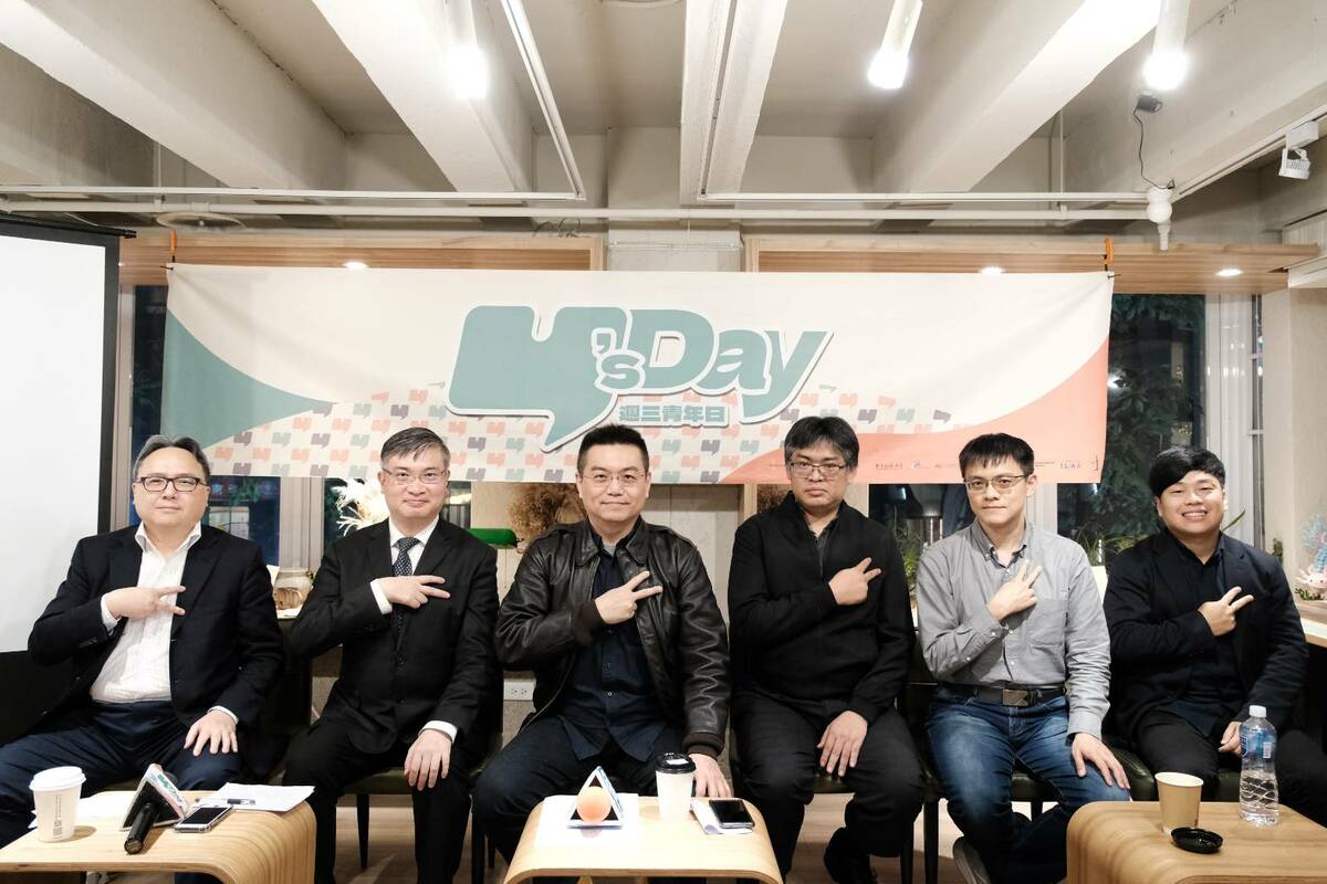 Y’s Day「週三青年日」今（12）日晚上舉辦第96場「世界怎麼看——援助烏克蘭符合美國利益嗎？」舞台上由左至右依序為連弘宜、桑普、周德望、王國臣、陳方隅、胡瀚雯。 圖：Y’s Day「週三青年日」提供