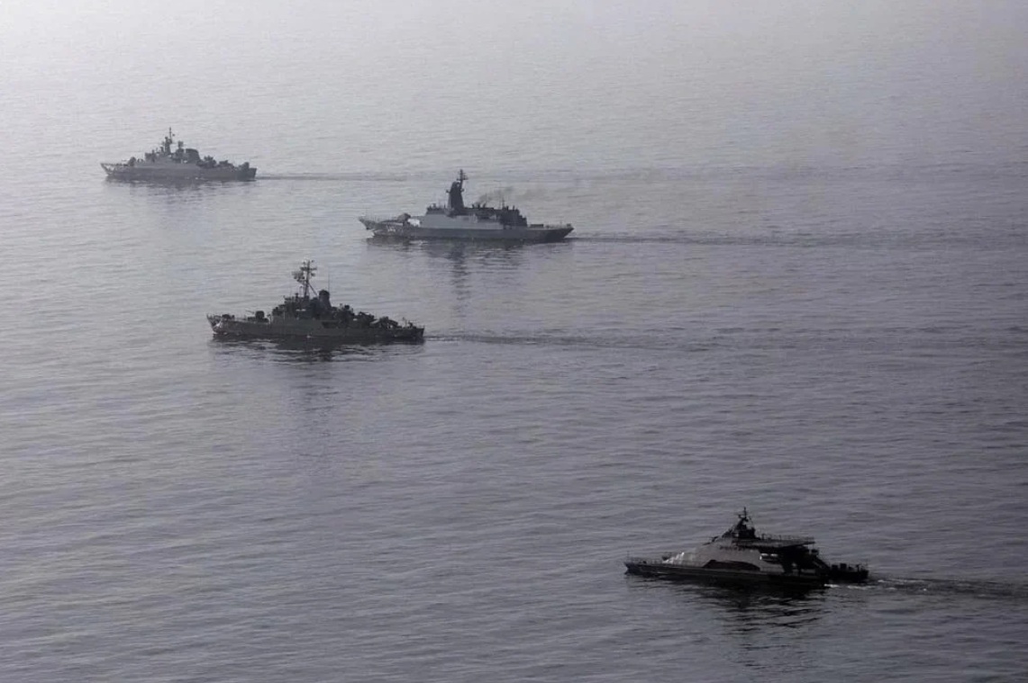 在阿曼灣進行的俄羅斯、中國與伊朗海軍「海上安全帶2025」年度聯合軍演。 圖：翻攝伊朗國防部官網