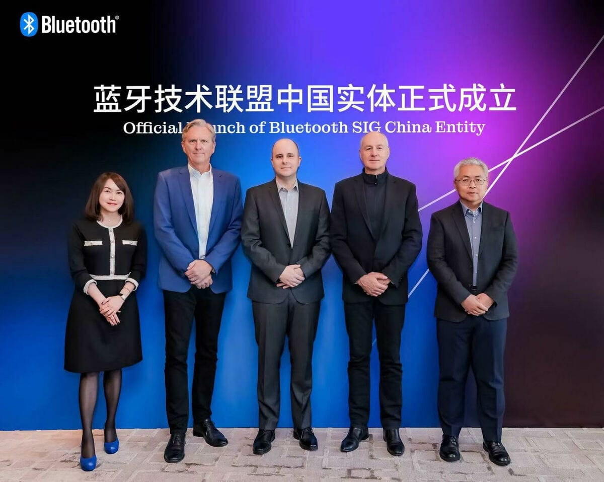 從左至右：藍牙技術聯盟亞太暨中國資深總監李佳蓉、藍牙技術聯盟首席市場官孔德榮、藍牙技術聯盟董事會主席Alain Michaud、藍牙技術聯盟首席執行官Neville Meijers、藍牙技術聯盟中國董事代表金海鵬。 圖: 藍牙技術聯盟/提供
