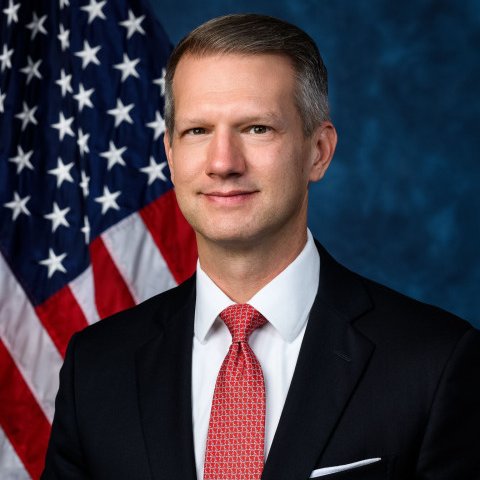 該法案由西維吉尼亞州共和黨眾議員賴利·摩爾（Riley Moore）主導，預計將於本週五正式提出，名稱為《透過維護學術界的智慧財產權保護來制止中共窺探法案》，簡稱《制止中共簽證法案》。 圖:翻攝自X帳號@EricLDaugh