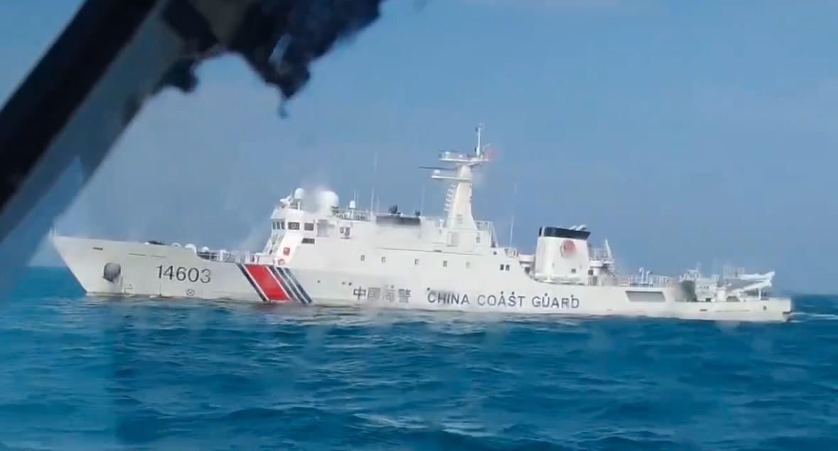 4艘中國海警船侵入金門海域，海巡艇應對驅離。 圖：海巡署提供