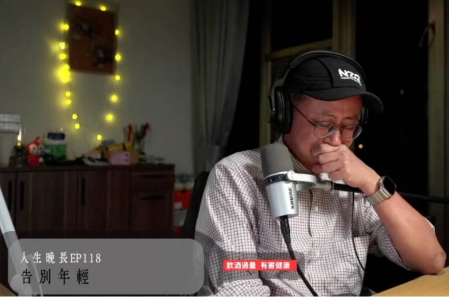 呱吉邱威傑在直播中親自說明上班不要看團隊解散因素。 圖：呱吉直播