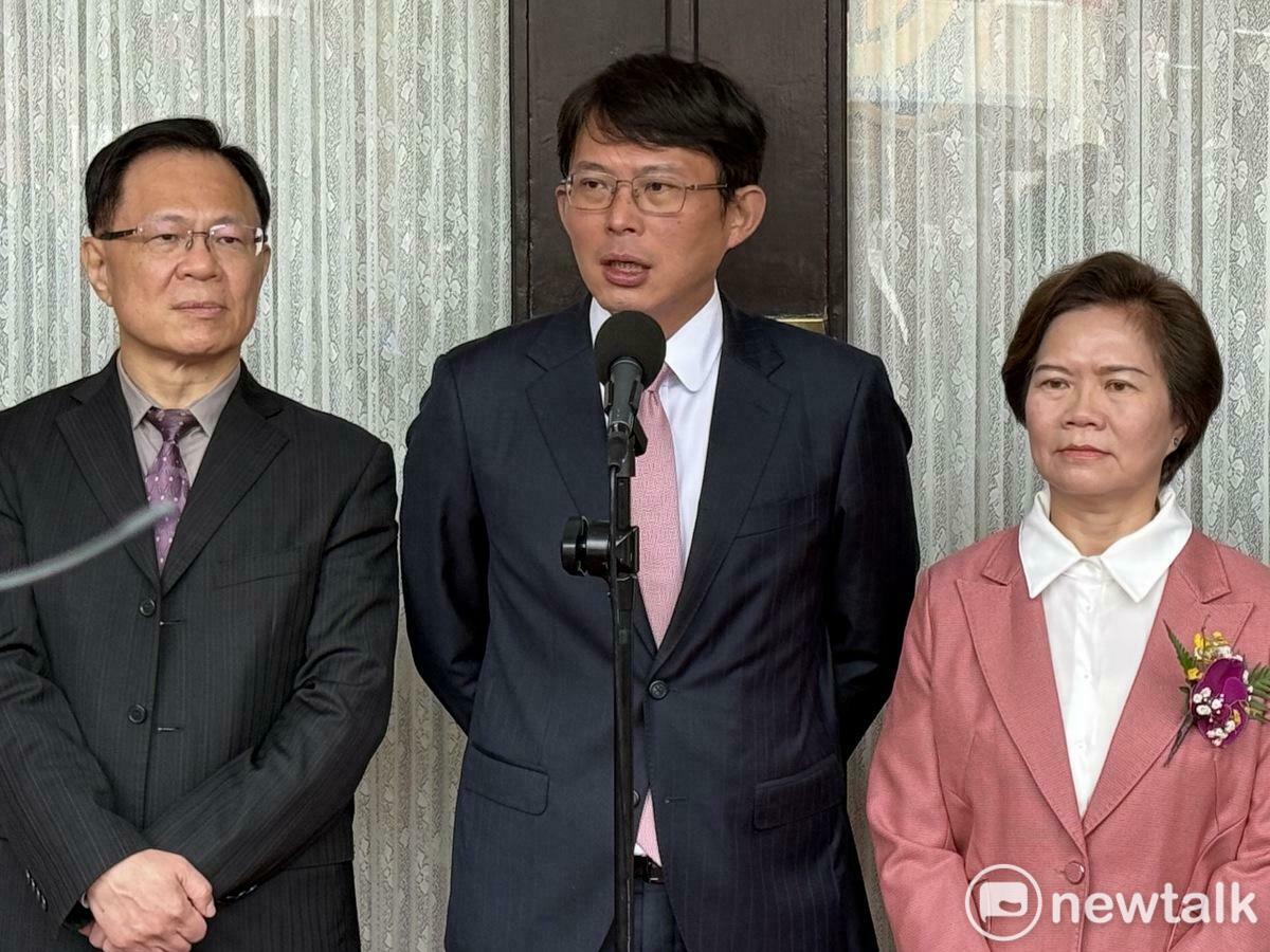 民眾黨團總召黃國昌（中）。 圖：周煊惠 / 攝