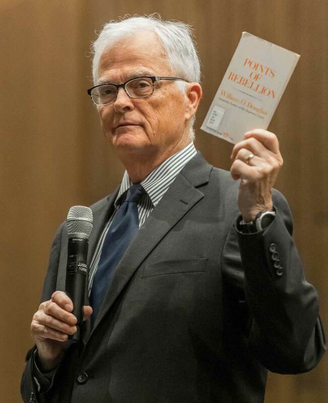 聯邦法官阿爾蘇普的裁決是迄今為止最重要的裁決之一，它考驗了美國政府迅速減少聯邦僱員數量的權力。 圖：翻攝自維基百科