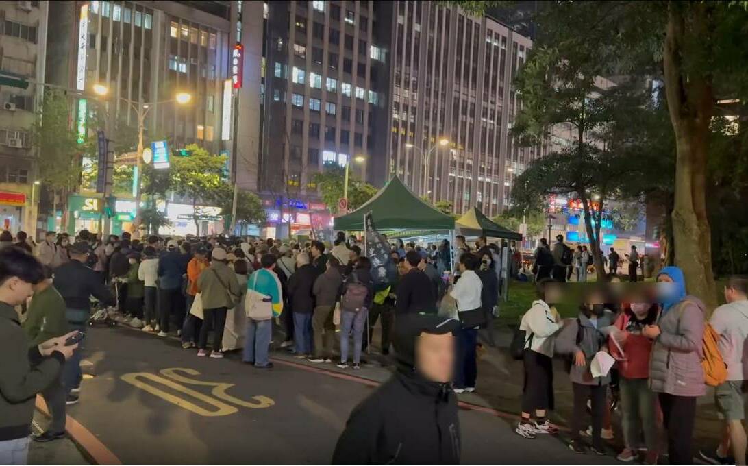 罷王鴻薇「太空連署站」人潮爆滿！溫朗東：業力引爆！鴻色薔薇在人民憤怒下枯萎