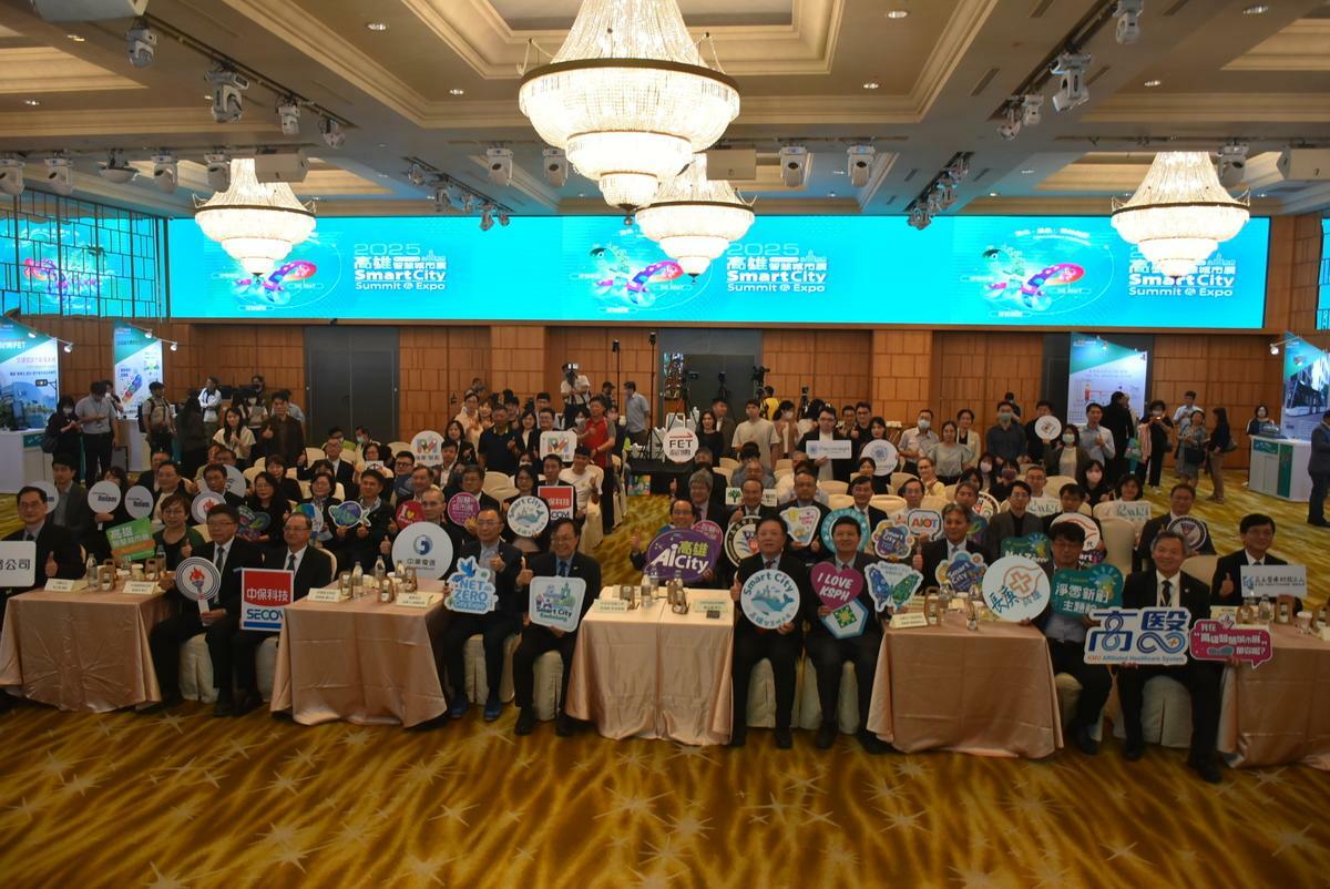 第四屆智慧城市論壇暨展覽涵蓋5G AIOT、智慧治理、智慧醫療、綠能永續、智慧交通等多元應用方案。 圖：孫家銘攝