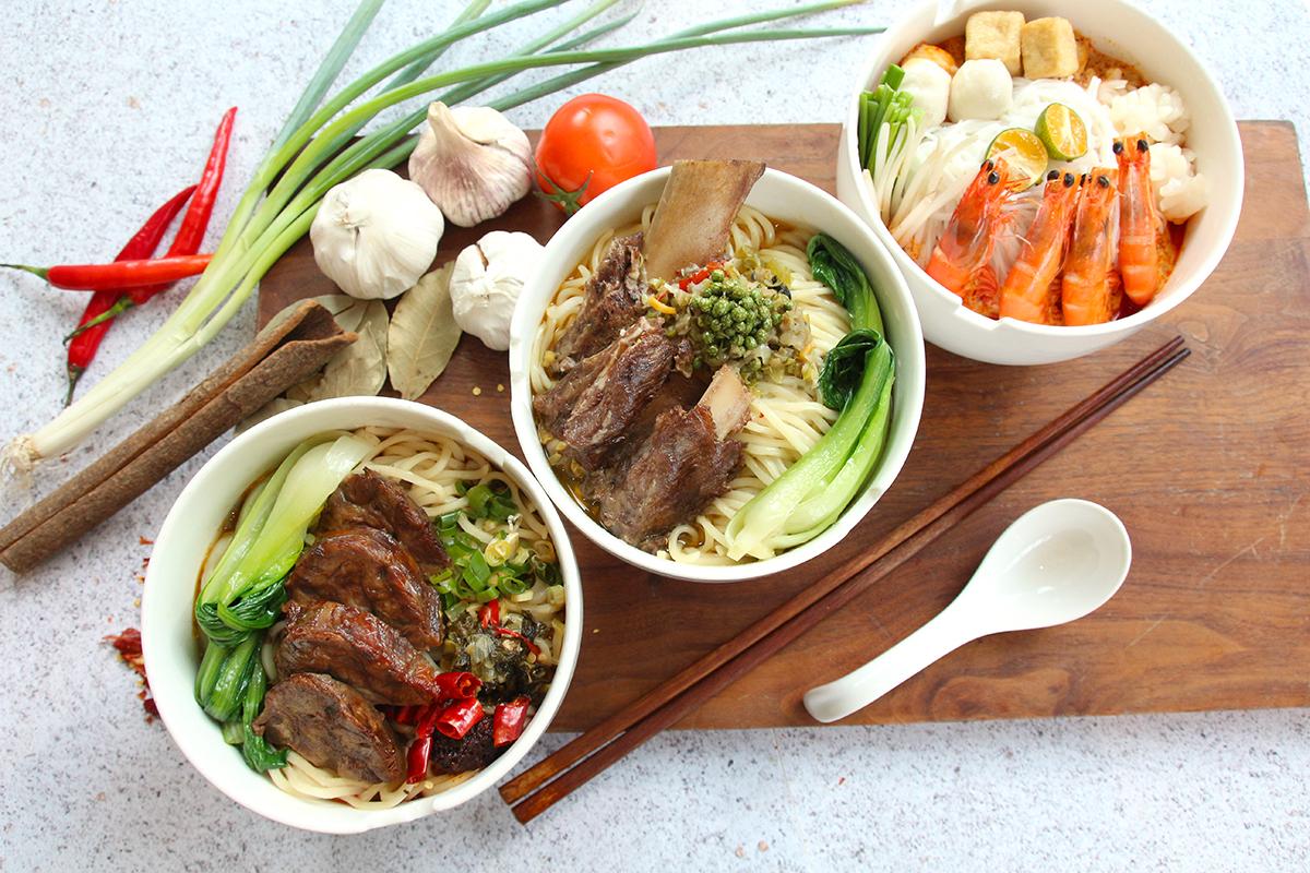 精選伴手禮限時特惠，台灣風味牛肉麵、四川藤椒清香牛肉麵、新加坡叻沙海鮮麵任選兩入特價698元~888元。 圖：日月千禧/提供