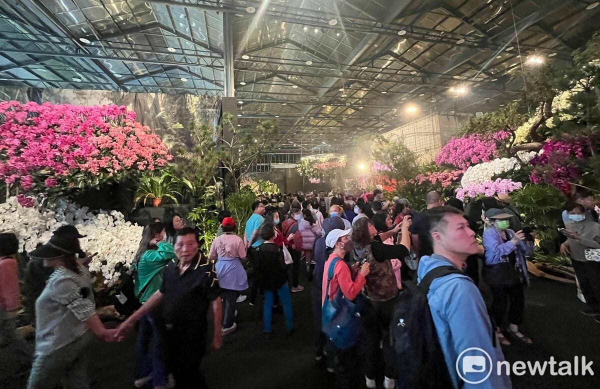 2025臺灣國際蘭展魅力持續發燒，根據統計，首周的入場總人次約為14萬3千人，相比2024年增長了17%，也帶動園區內農特產品和紀念品持續熱銷。 圖：台南市政府提供