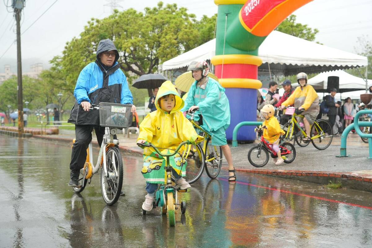 大龍門自行車步道很適合親子同行。 圖：桃園市風景管理處/提供