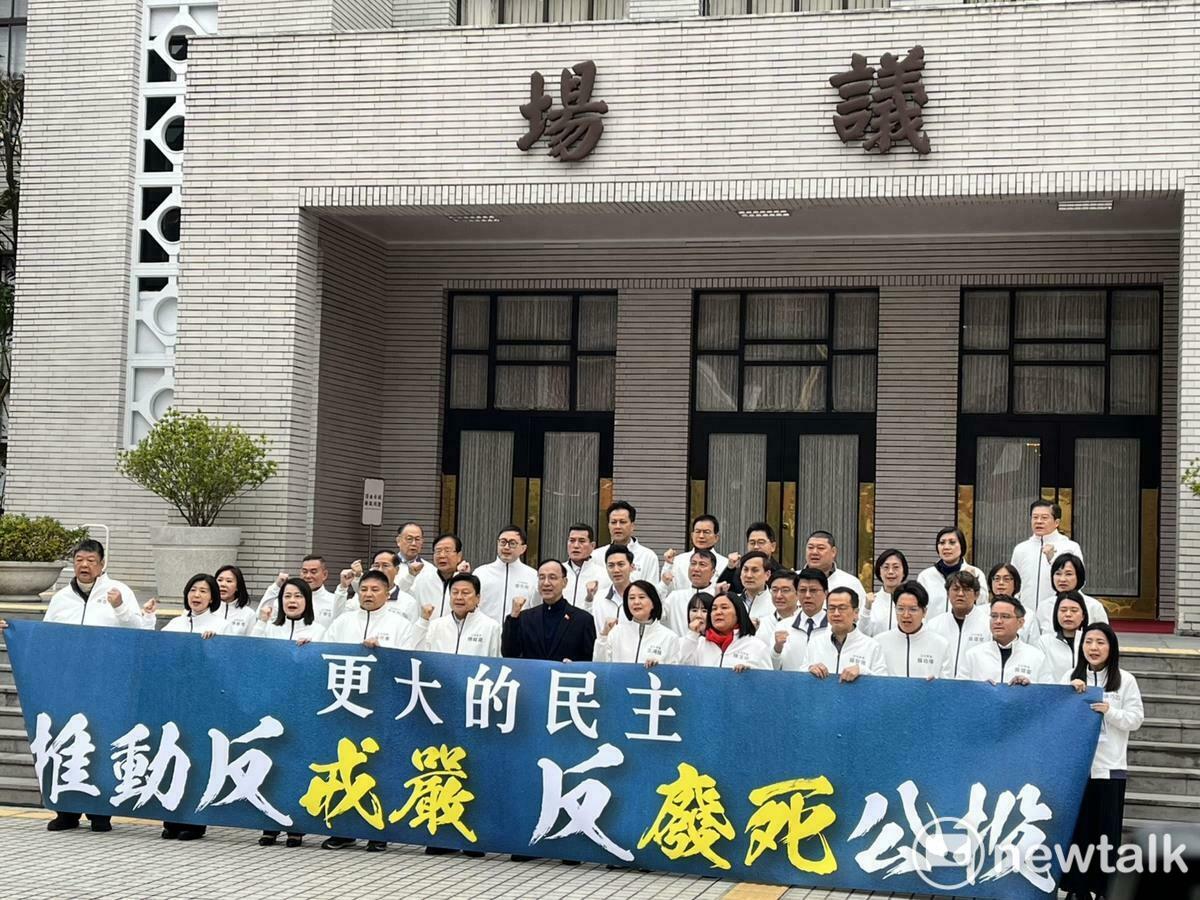 王婉諭批評，國民黨提出反廢死、反戒嚴公投，根本是「為反而反」，為了反制罷免提出反智公投。提案內容與當前社會現實脫節，不僅毫無意義，更是在浪費社會資源、激化社會對立。 圖：金大鈞/攝（資料照）