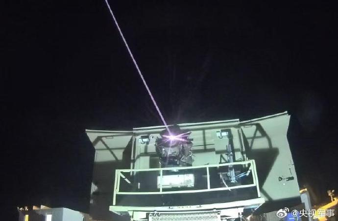 以色列證實，「鐵梁」雷射防空系統將於年底前完成部署，投入部隊使用。 圖：翻攝「微博」央視軍事