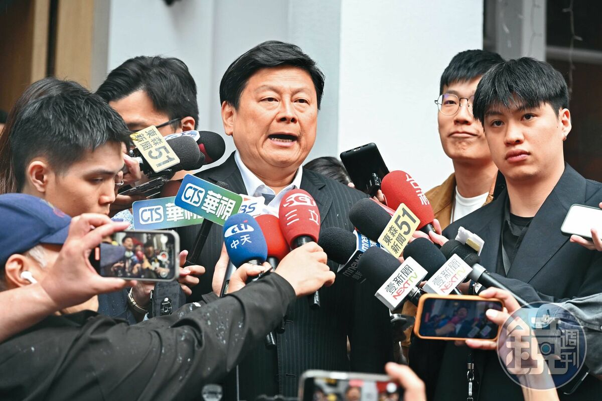 藍營近來爆發以傅崐萁為首的競選小物之亂，許多藍委都被捲入，成為大罷免另一觀察指標。