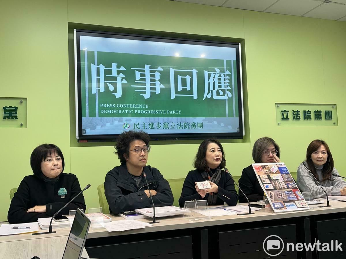 國民黨團總召傅崐萁陷入「修容組」爭議，綠黨團溫馨提醒，說溜嘴是你同黨議員鍾小平。 圖：金大鈞/攝