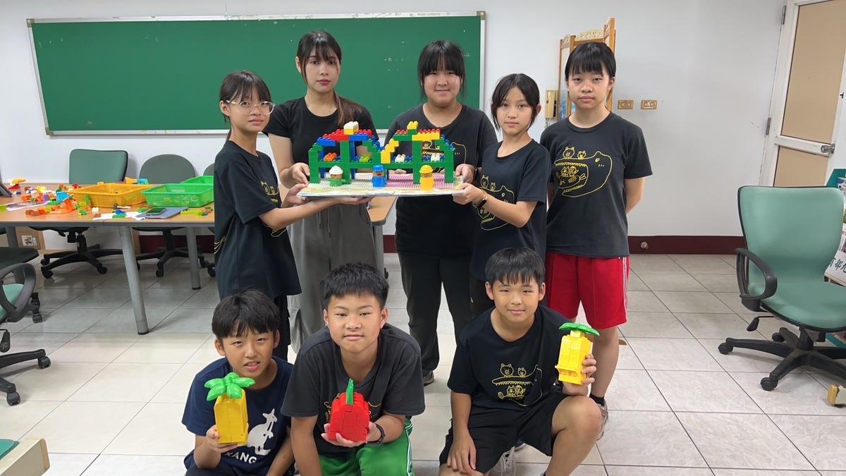 偏鄉學童透過樂高拼砌出展現家鄉特色的作品。 圖：高雄市教育局/提供