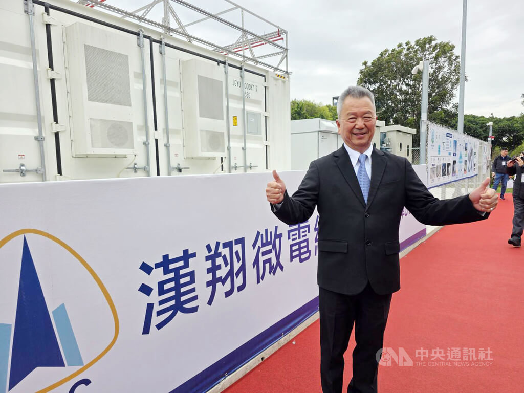 漢翔18日在台中水湳廠區啟用「2MW風光儲電力島示範案場」，董事長胡開宏（圖）表示，漢翔正打造儲能品牌，電力島瞄準用電大戶，未來也預計將電力島輸出東南亞。 圖：中央社