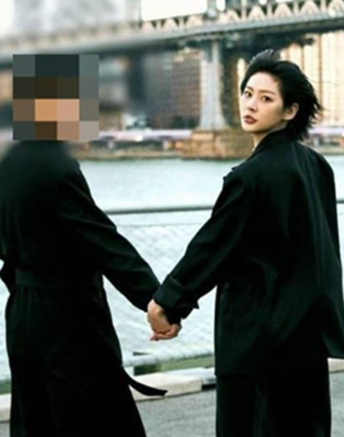 李鎮浩釋出錄音爆料金賽綸曾秘密結婚墮胎，揭結婚照為丈夫所發，為金秀賢爭議案添變數。 圖：翻攝自金賽綸IG