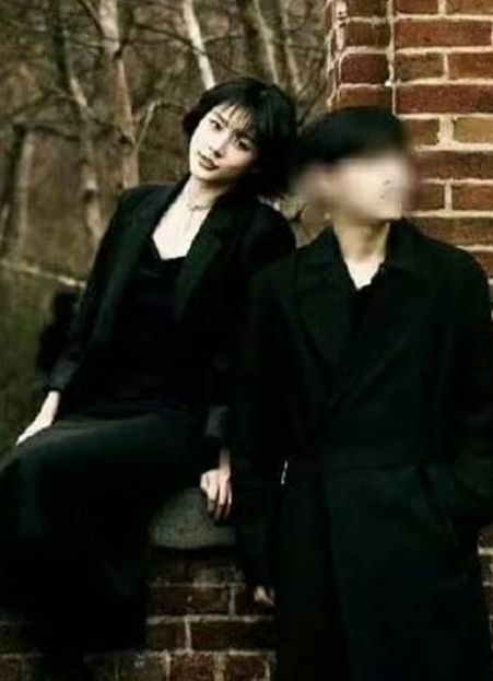 隨著金賽綸已結婚消息曝光，眼科醫師黃宥嘉分析金賽綸婚事表示，金賽綸已開始新生活，並分析她從未對外指責金秀賢的三大原因。 圖：翻攝自金賽綸IG