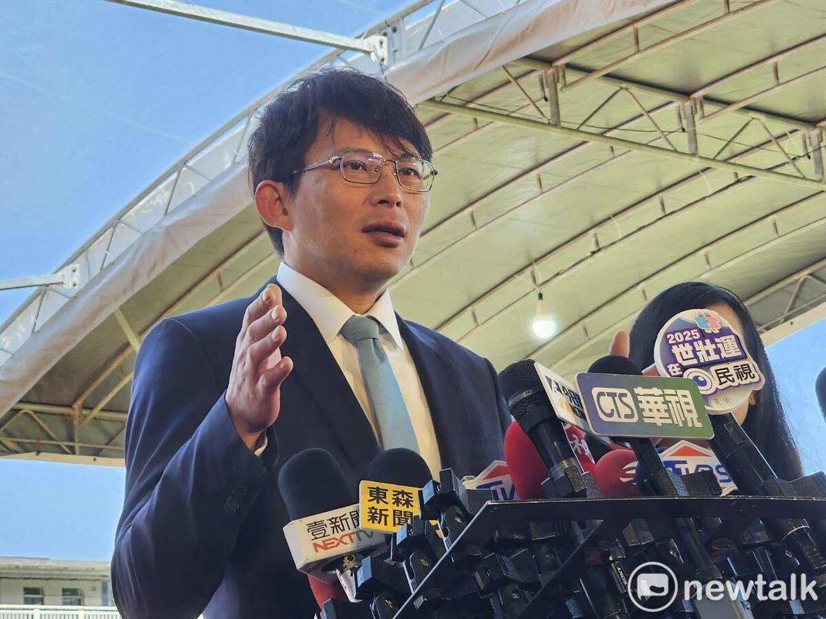 黃國昌重申民眾黨一開始就是按照程序去申請站前廣場前的馬路做為3/23的集會地點。 圖：林昀真/攝