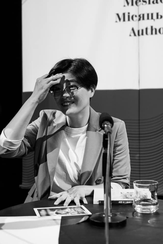 楊双子表示：「台灣近年的書獎不再排除劇本、繪本與漫畫作品，這些載體同樣承載文學的美學價值觀。」 圖：翻攝自楊若慈臉書專頁（圖片來源為Authors' Reading Month）