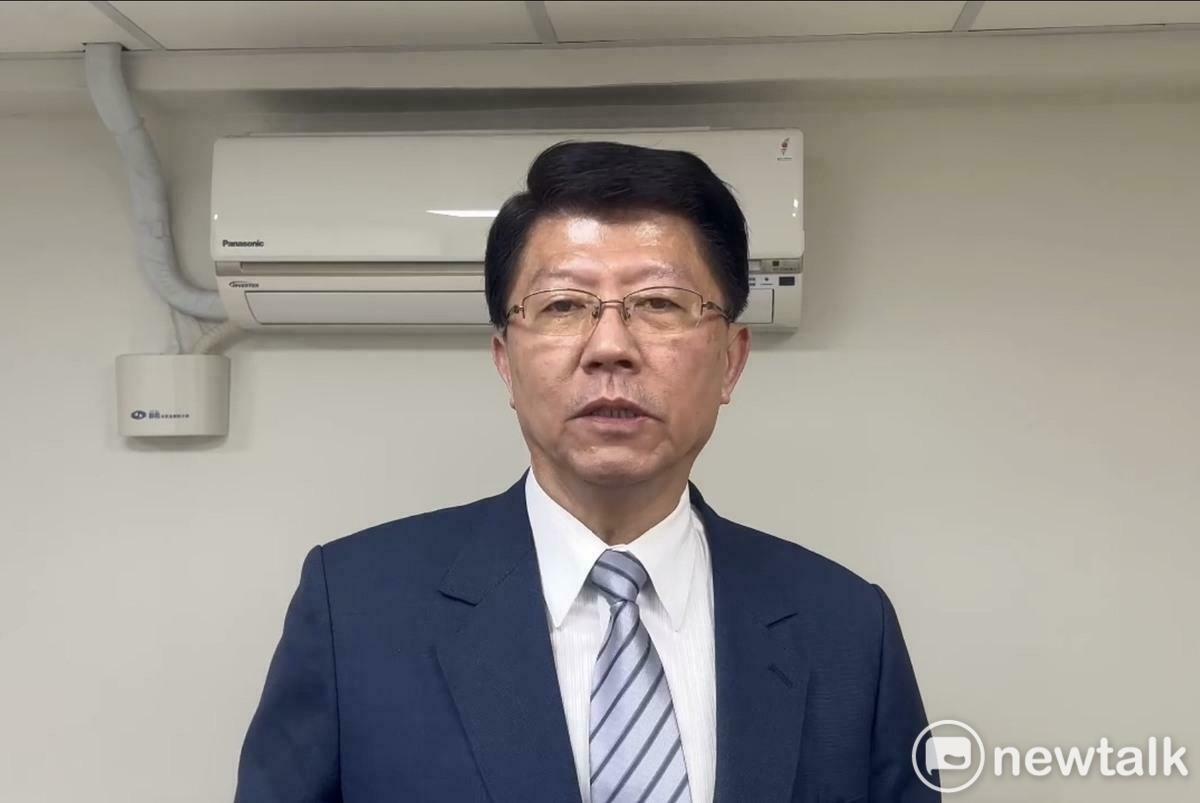 台南地檢署偵辦立委林俊憲及王定宇罷免案提議人名冊疑涉偽造文書等案，檢方今日指揮市調處等專案人員，持搜索票前往東區中國國民黨台南市黨部及莊姓被告住處等地搜索，國民黨台南市黨部主委、立委謝龍介對此發表3點聲明，相信司法機關會依法辦理，也宣布擴大推動二階罷免連署。 圖：黃博郎／攝