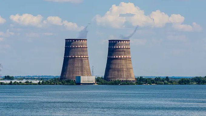 美國總統川普日前提議，美國將接管、營運並向扎波羅熱核電站提供保護，但相關言論卻遭烏克蘭總統澤連斯基反駁。另外，許多核子領域的專家也對美國接管扎波羅熱核電站一事抱持反對意見，認為美國仍需克服部分後期、技術與實際上可能發生的問題。 圖：翻攝自 @JPLindsley X 帳號