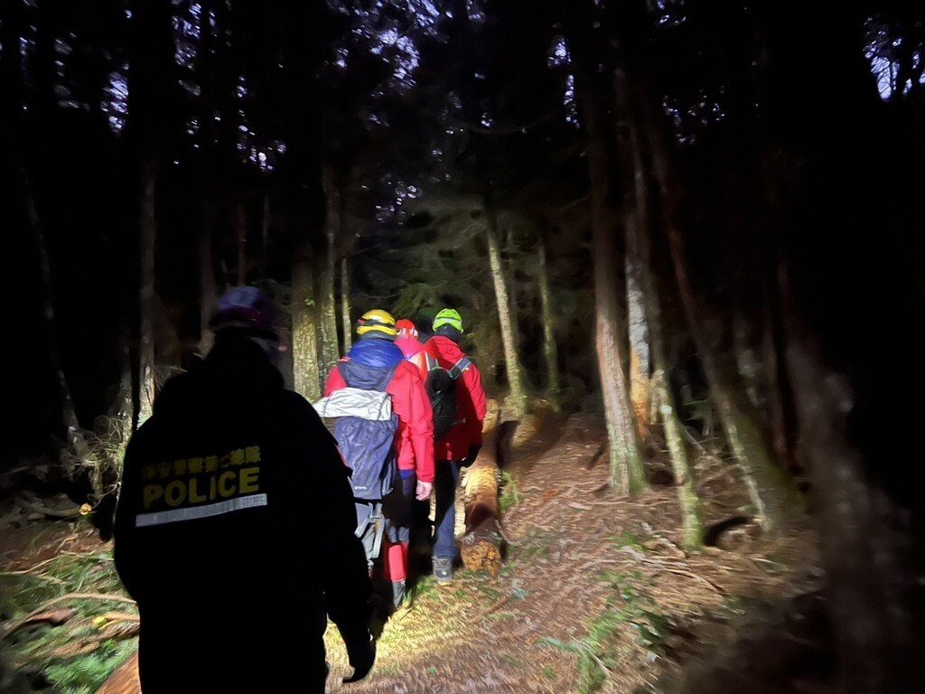 菲律賓籍登山隊伍申請攀登雪山，其中1人20日在雪山線10.7公里不慎滑落約50公尺，幸僅受輕傷。（雪霸國家公園管理處提供）中央社記者管瑞平傳真  114年3月21日
