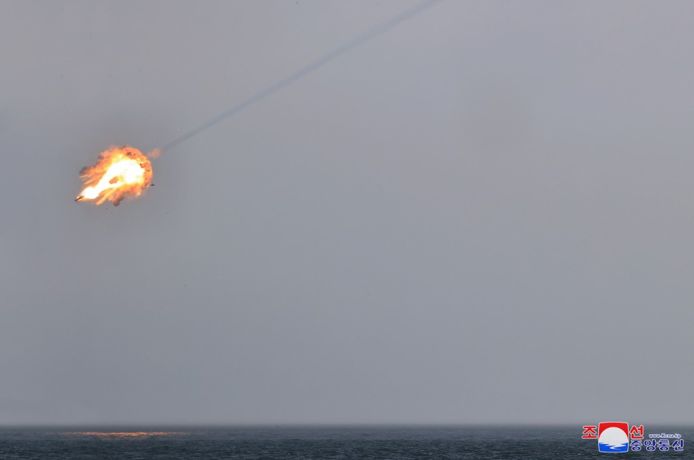 北韓導彈總局開發最新型防空導彈武器系統綜合戰鬥性能檢驗試射。 圖：翻攝kcna.kp