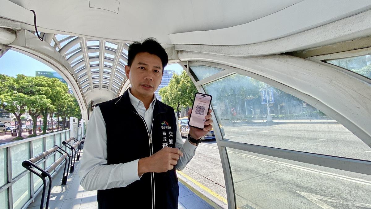 台中市政府交通局長葉昭甫邀請市民朋友一起享受台中公車的智慧新生活。 圖：台中市政府/提供