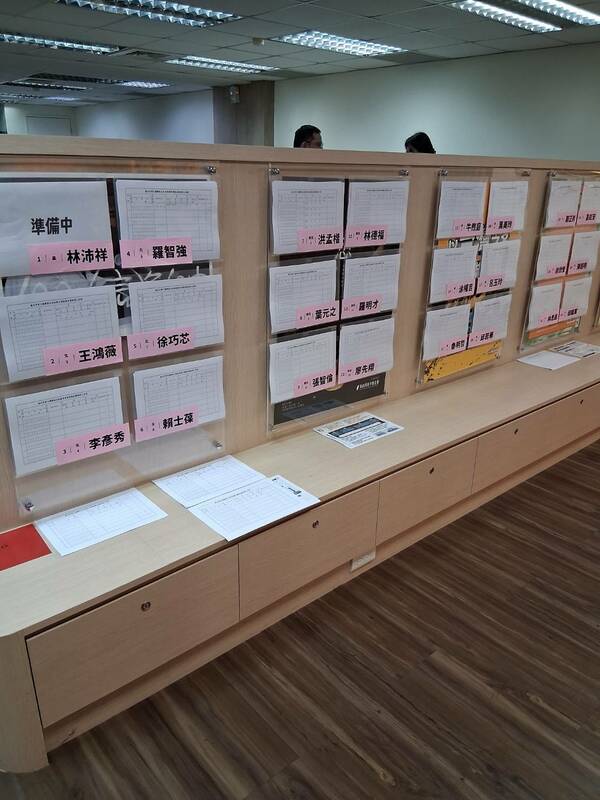 辜寬敏基金會協助收罷免連署書及代為寄送連署書。 圖：辜寬敏基金會提供