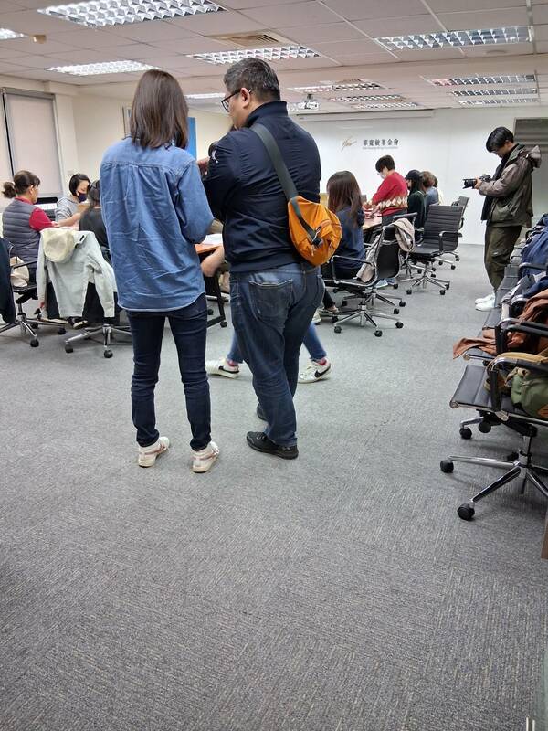 辜寬敏基金會協助收罷免連署書及代為寄送連署書。 圖：辜寬敏基金會提供