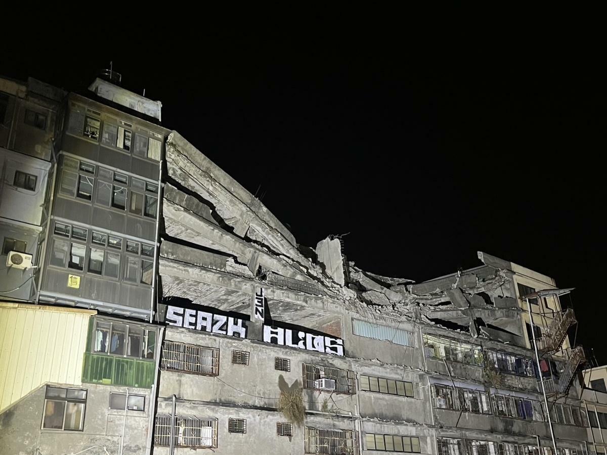 台中市清水區中興街一棟屋齡近50年的6層樓建物驚傳5.6樓坍塌。 圖/台中市消防局提供