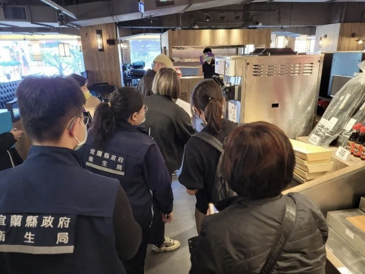 有消費者在涮樂和牛羅東店消費後，陸續出現噁心、嘔吐症狀，疑似為食物中毒。 圖：宜蘭縣衛生局／提供
