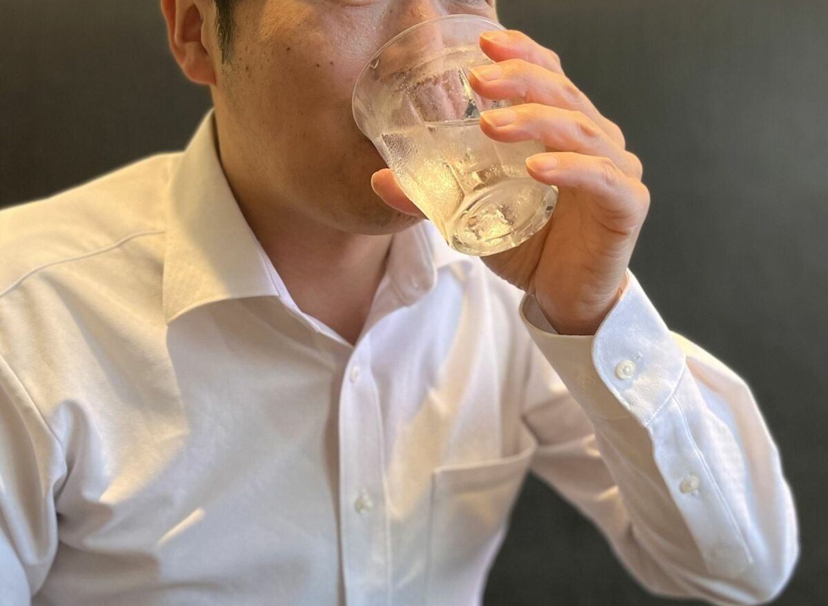 一名病患手術後，因院方人員錯誤指示他大量喝水，導致水中毒死亡。 （示意圖，photoAC）