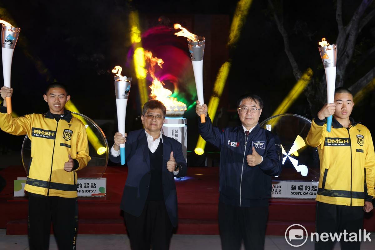 114年全國中等學校運動會聖火引燃典禮昨晚於臺南市億載金城舉行，億載金城象徵鎮守臺灣海防、護衛海域的重要歷史現場，聖火以光雕投影以及雷射聚光的方式，穿越城門將母火引燃，營造出穿越古今的時空隧道氛圍，更代表本屆全中運繼往開來的傳承意象。 圖：台南市政府提供