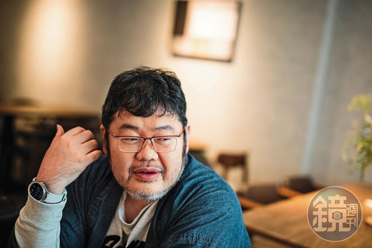 二訪時四叉貓沒有電腦，手機也因換服務商沒有網路，專注力終於稍有提升。 圖：鏡傳媒