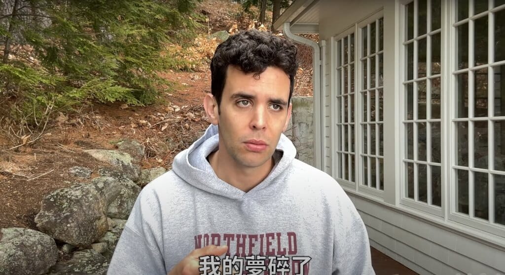 美國籍YouTuber樂樂法利透過影片表示，他無法自美國搭機來台。 圖：取自LeLe Farley YouTube頻道網頁youtube.com
