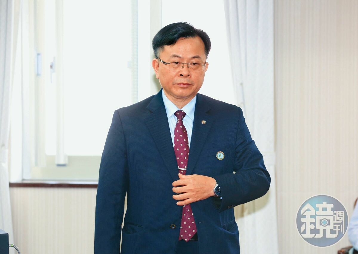 NCC前主委陳耀祥去年卸任前，將《組織法》第10條第3項規定解釋為「法定總額」，也種下自廢武功的爭議。（資料照片） 圖：鏡週刊提供