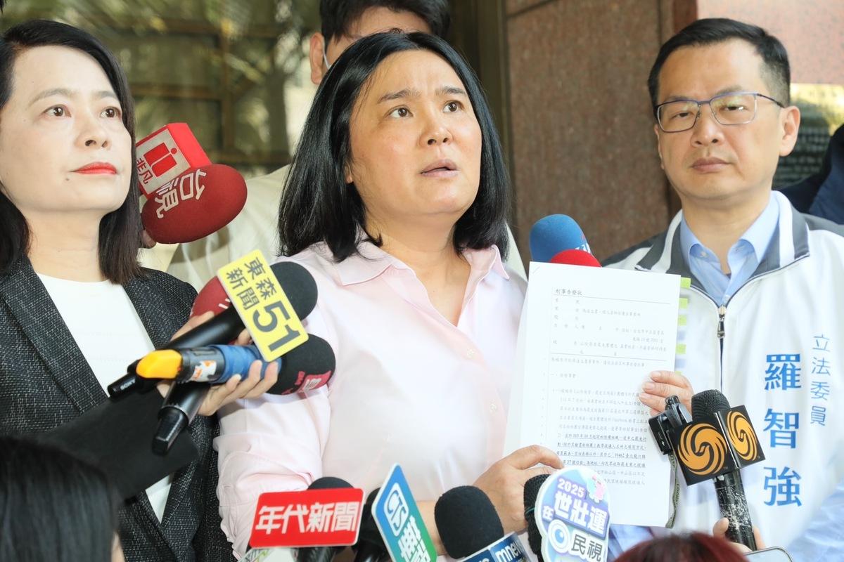 國民黨赴台北地檢署，告發罷免團體涉嫌偽造文書。 圖：國民黨文傳會/提供