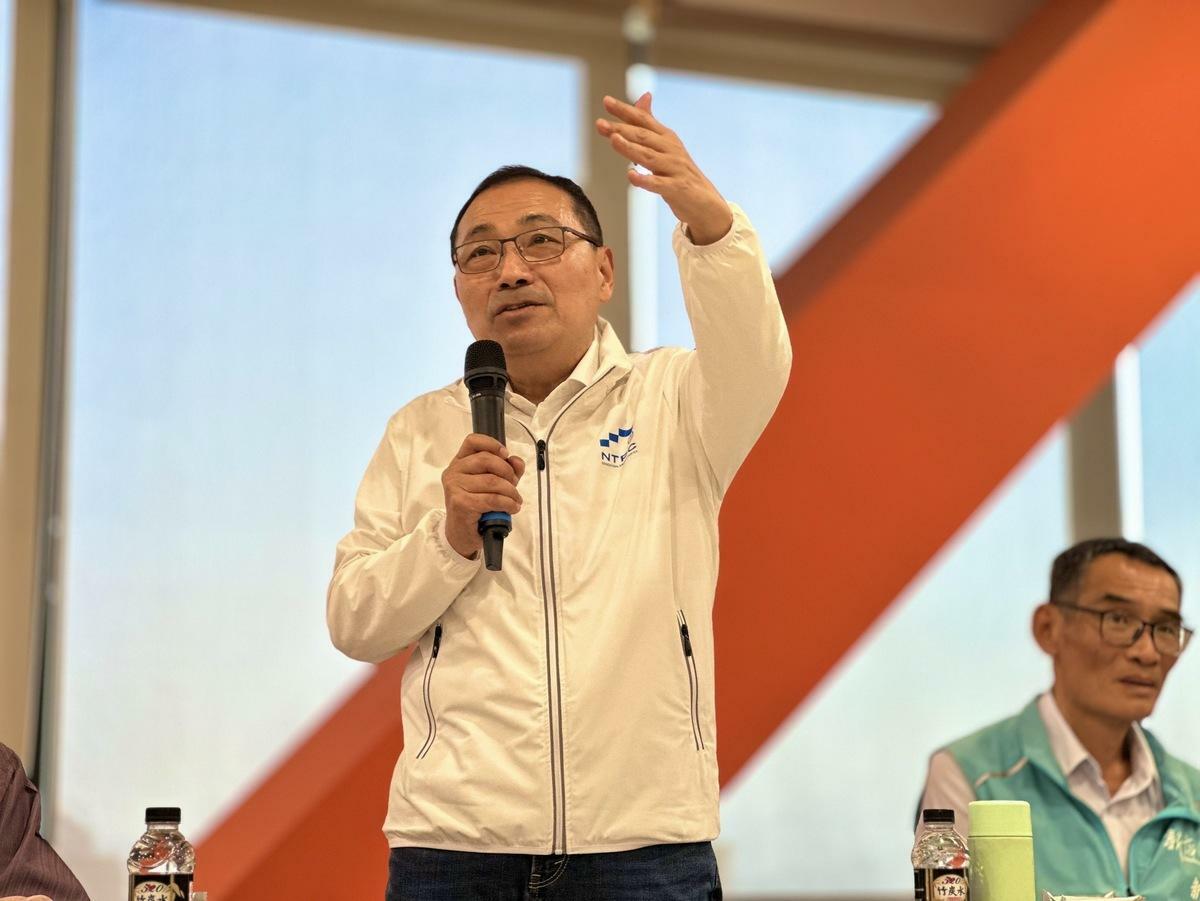 侯友宜出席新店區行動治理座談。 圖：新北市民政局／提供